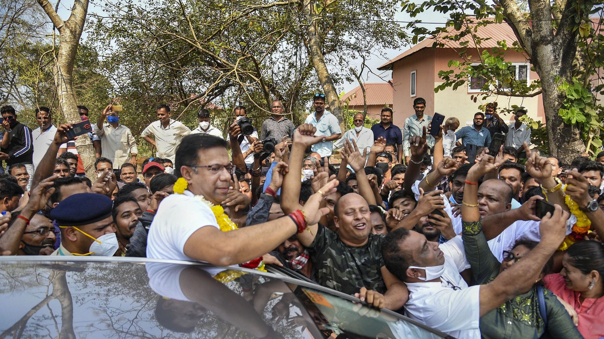 <div class="paragraphs"><p>Panaji: Goa Health Minister and BJPs candidate from Valpoi constituency Vishwajeet Rane being greeted by supporters, during counting day of Goa elections, at a counting centre in Panaji, Thursday, March 10, 2022.</p></div>