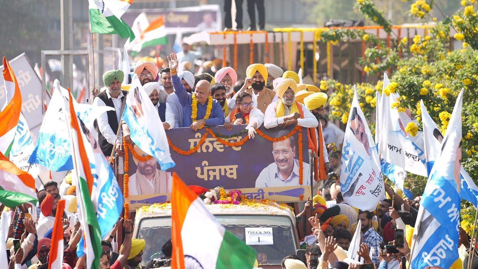 <div class="paragraphs"><p>Punjab CM-designate Bhagwant Mann and AAP supremo Arvind Kejriwal on a roadshow in Amritsar.</p></div>