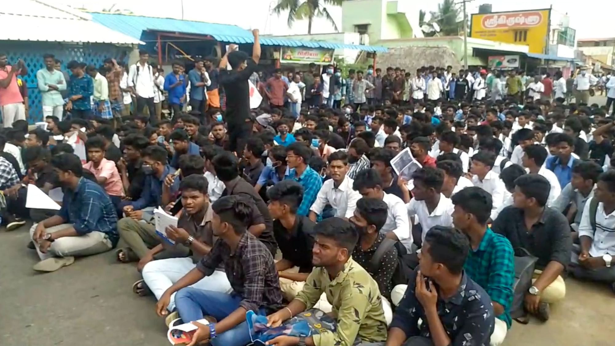 <div class="paragraphs"><p>Hundreds of students of the college participated in the protest.</p></div>