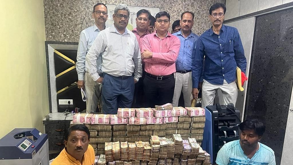 <div class="paragraphs"><p>A Central Goods and Services Tax (CGST) department team recovered crores in cash and gold during a raid at the house of a gutkha businessman in Hamirpur district of Himachal Pradesh on Tuesday, 12 April.</p></div>