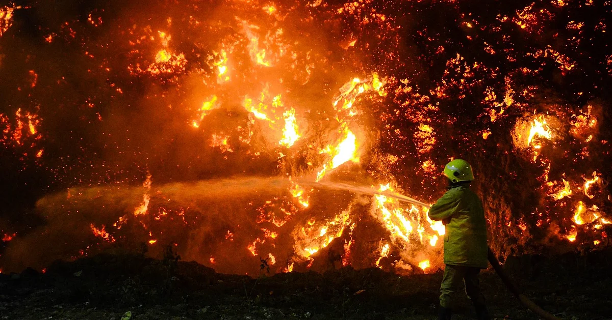 Fire Continues in Perungudi Landfill, Toxic Smoke Spreads Over Parts of Chennai