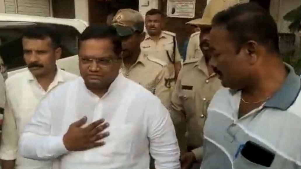 <div class="paragraphs"><p>After violence broke out at a protest in Karnataka’s Hubballi over a social media post on 16 April, the police have made another arrest. On Saturday, 23 April, the Hubballi police arrested corporator and AIMIM leader Nazir Ahmed Honyal on charges of inciting the mob to violence during the protest.</p></div>