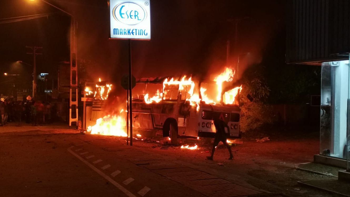 <div class="paragraphs"><p>Protesters  set fire to a bus in Mirihana.</p></div>