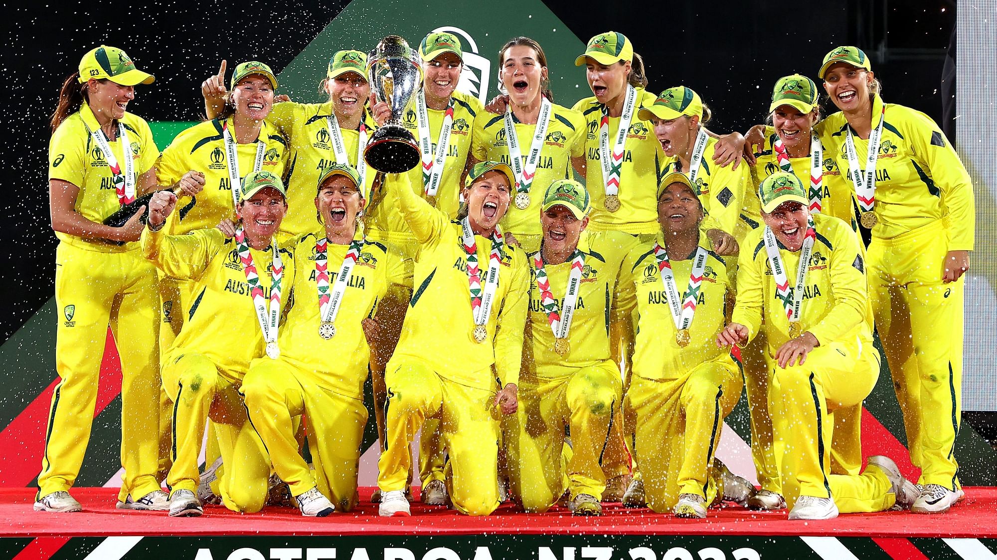 <div class="paragraphs"><p>Australia celebrate with the trophy after winning the 2022 ICC Women's World Cup Final against England.</p></div>