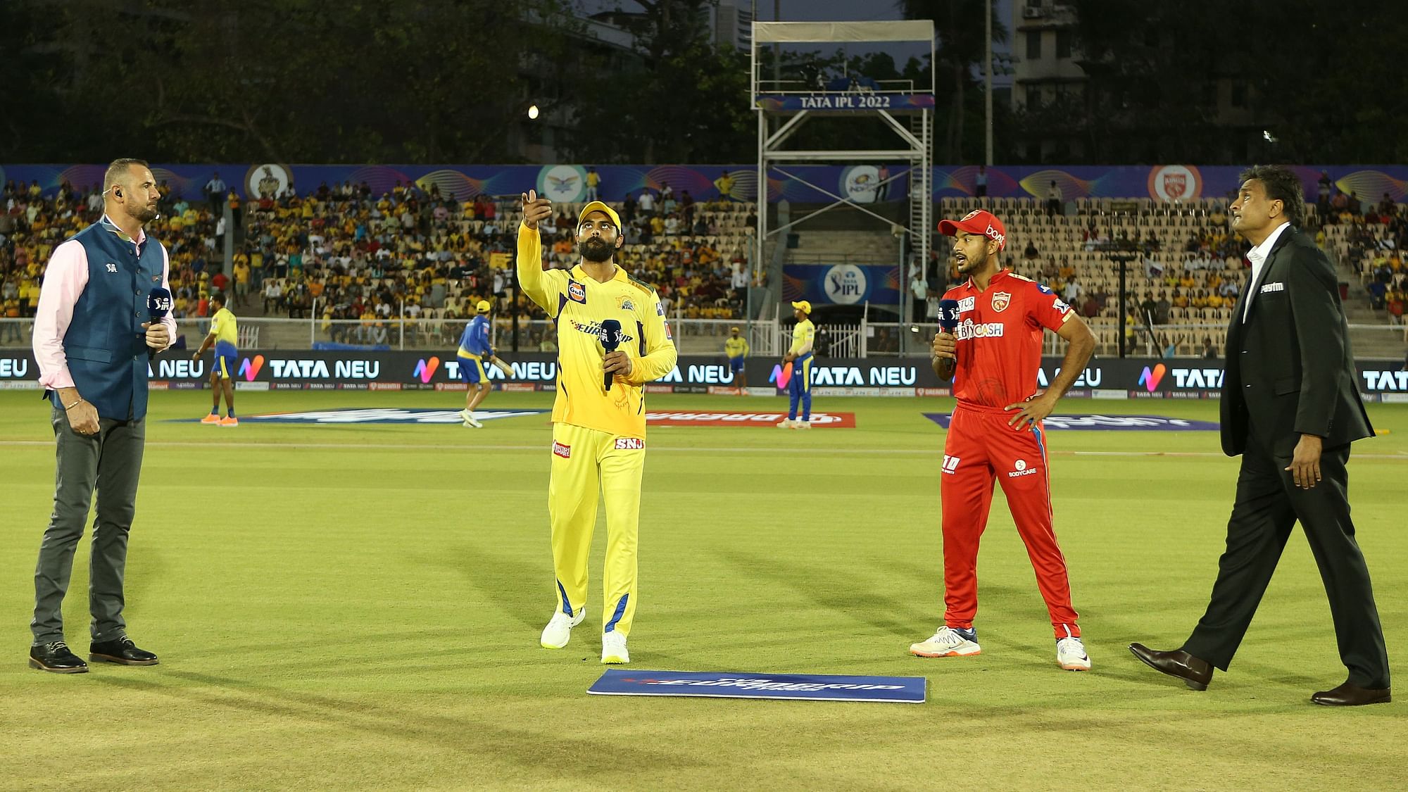 <div class="paragraphs"><p>Ravindra Jadeja and Mayank Agarwal at the toss for CSK and Punjab Kings.</p></div>