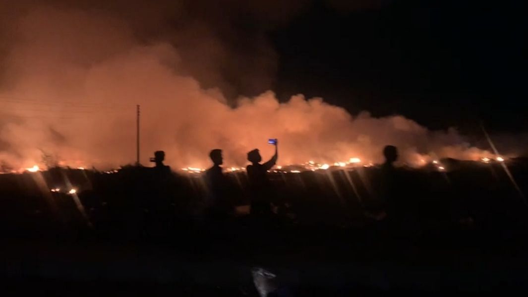 <div class="paragraphs"><p>A massive fire broke out in a pile of garbage in Sector 6 of Manesar in Gurugram, fire officials said on Tuesday, 26 April.</p></div>