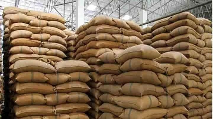 <div class="paragraphs"><p>Awaiting to usher the National New Year, crisis-ridden Sri Lanka on Tuesday, 12 April, welcomed a consignment of 11,000 MT of rice received under the concessional Indian Credit Facility of $1 billion.</p></div>