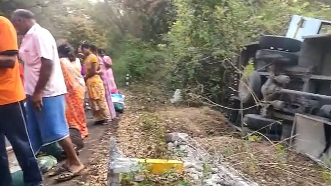 <div class="paragraphs"><p>Seven people were killed and 14 others sustained injuries after the truck they were on overturned and plunged into a valley in Tamil Nadu's Tirupathur district on Saturday, 2 April. </p></div>