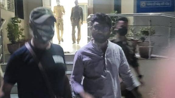 <div class="paragraphs"><p>Gujarat Congress leader Jignesh Mevani was arrested by the Assam police around 11:30 pm on Wednesday, 20 April, from the Palanpur Circuit House.</p></div>