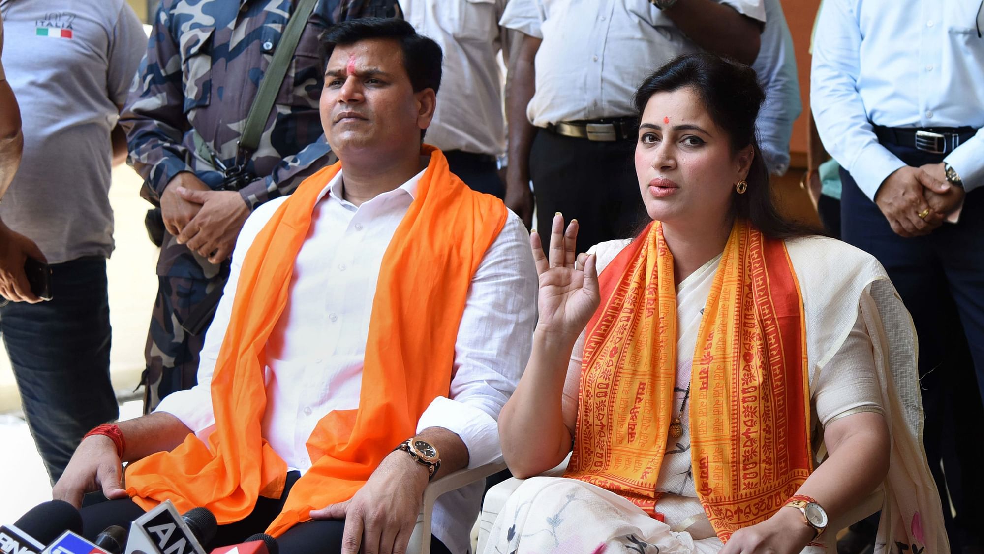<div class="paragraphs"><p>Amravati MP Navneet Rana and her husband Ravi Rana.</p></div>