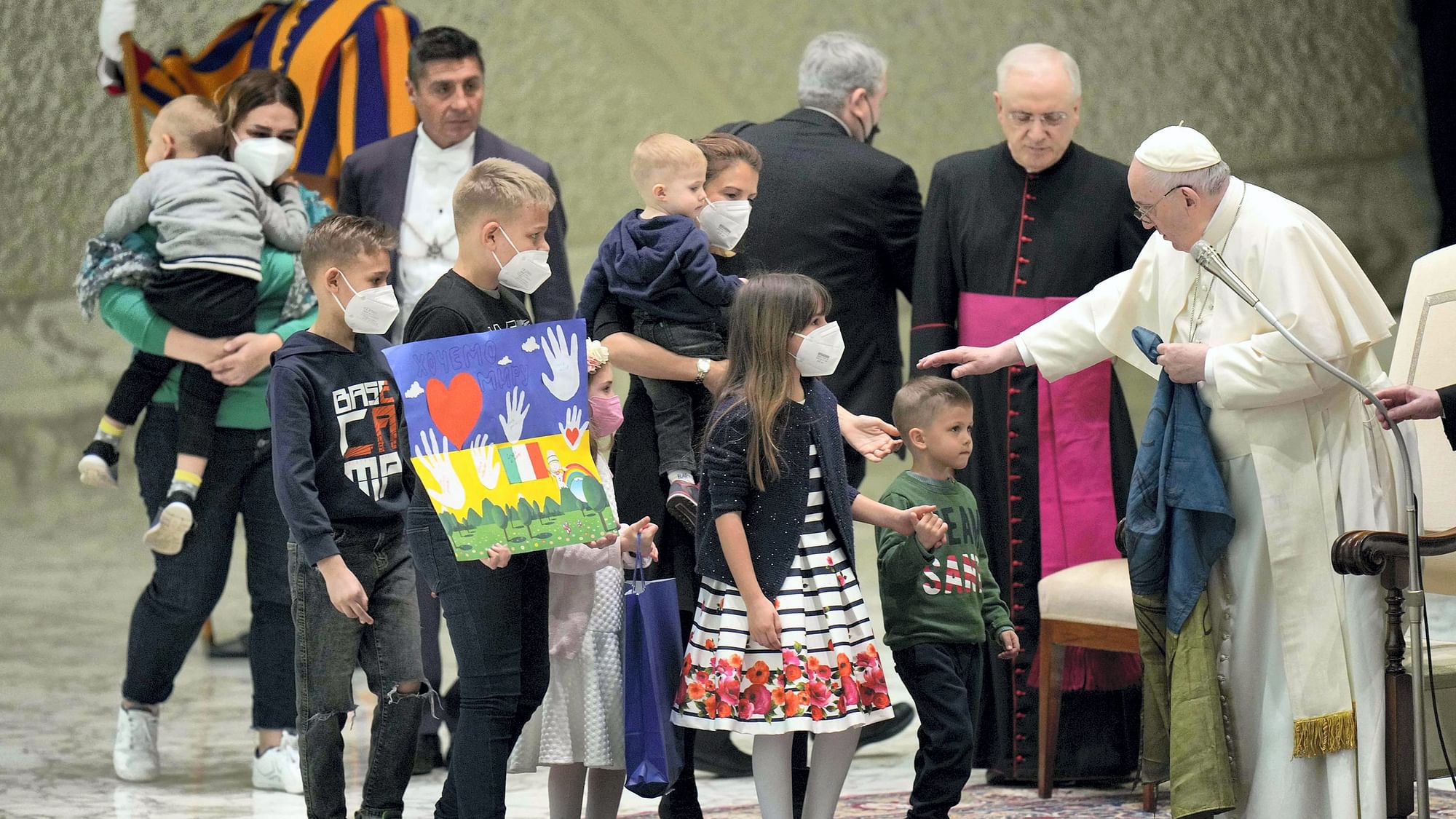 <div class="paragraphs"><p>Pope Francis greets children refugees from Ukraine, during his weekly general audience in the Paul VI Hall, at the Vatican.</p></div>