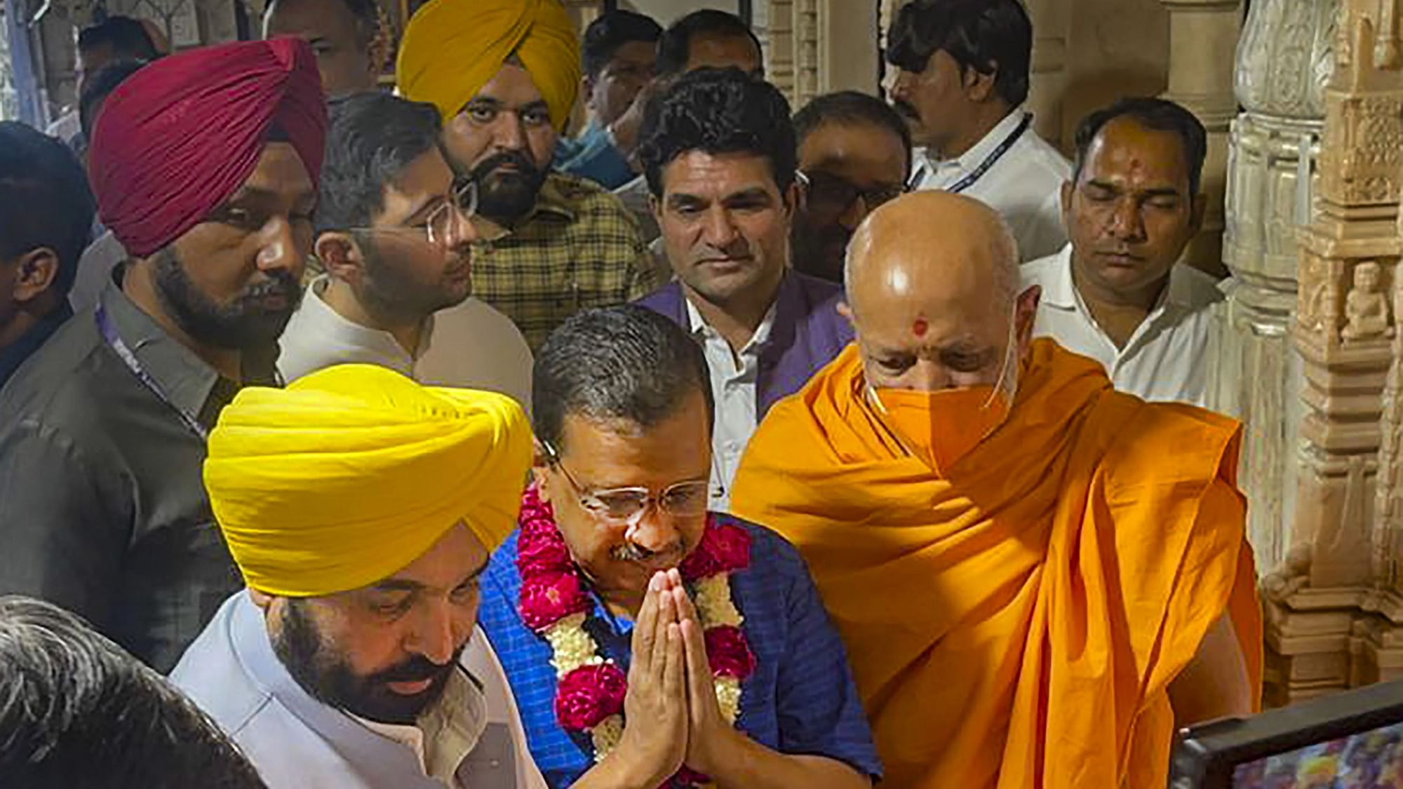 <div class="paragraphs"><p>Arvid Kejriwal&nbsp;<a href="https://www.thequint.com/gujarat-elections/gujarat-elections-2022-arvind-kejriwal-bhagwant-mann-ahmedabad">concluded his two-day visit</a> with a prayer offering at the BAPS Swaminarayan Sanstha temple in Ahmedabad, where he was accompanied by Punjab Chief Minister Bhagwant Mann, and Gujarat AAP leaders, including Isudan Gadhvi and Gopal Italia.</p></div>