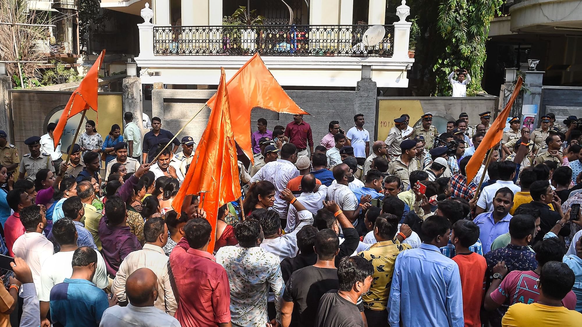 <div class="paragraphs"><p>Shiv Sena activists protest outside MLA Ravi Rana and Navneet Kaurs residence, at Khar in Mumbai, Saturday, April 23, 2022</p></div>