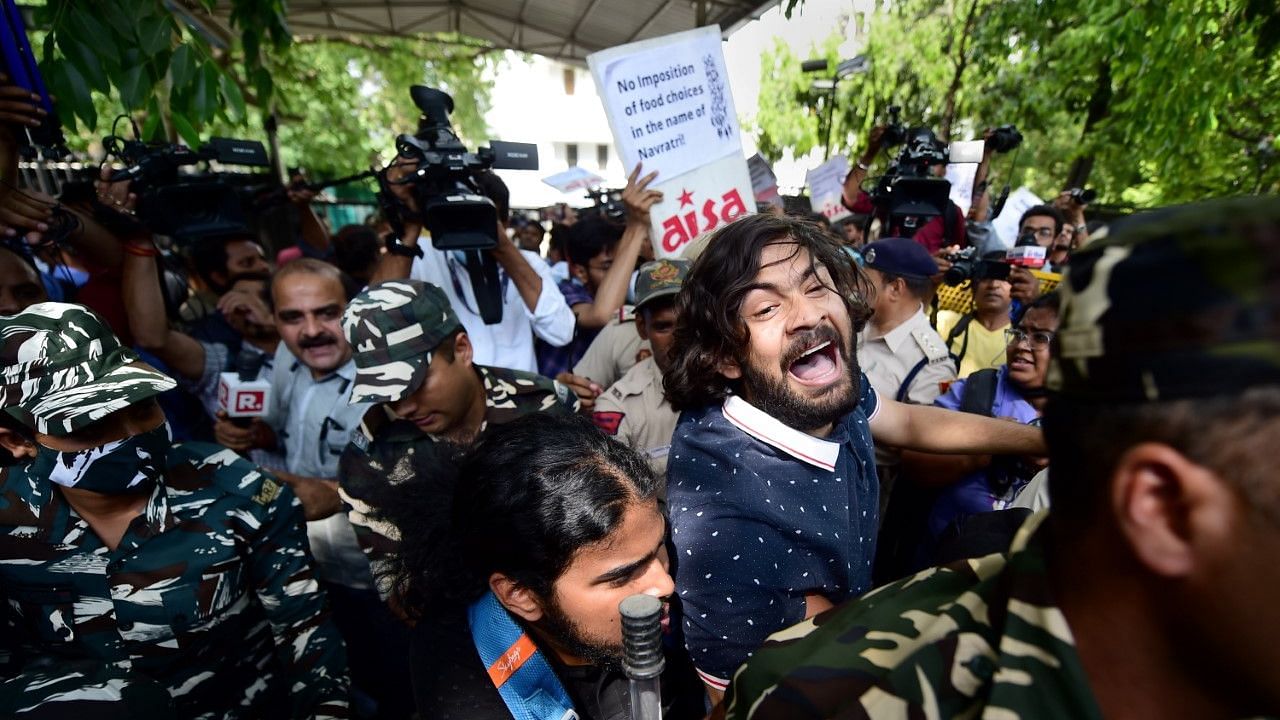<div class="paragraphs"><p>All India Students Association (AISA) activists stage a protest, after after two groups of students clashed at JNUs Kaveri Hostel on Sunday, at Police HQ in New Delhi.</p></div>