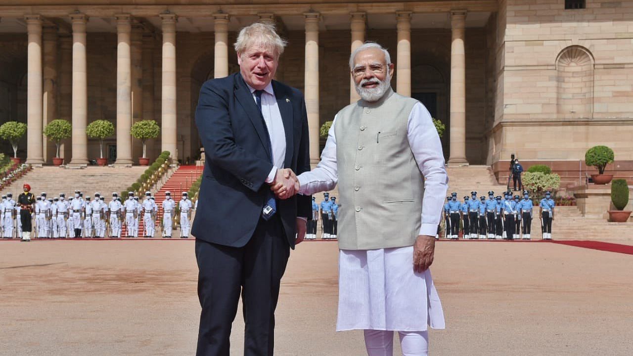 <div class="paragraphs"><p>Prime Minister Narendra Modi received British Prime Minister Boris Johnson at the Rashtrapati Bhavan in Delhi on Friday, 22 April. </p></div>