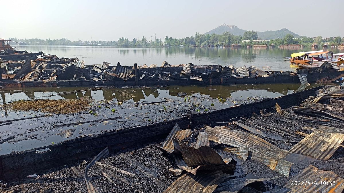 Seven Houseboats Destroyed in Massive Fire at Srinagar's Nigeen Lake 