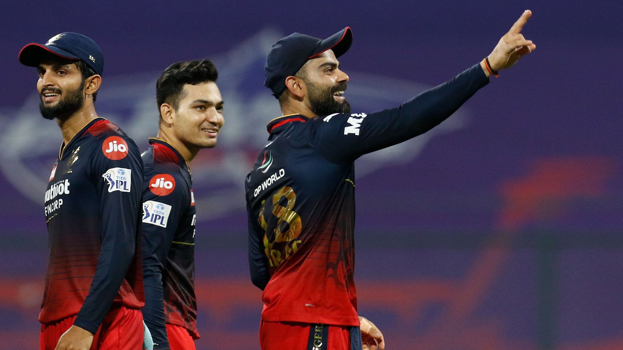 <div class="paragraphs"><p>Virat Kohli celebrates his catch of Rishabh Pant</p></div>