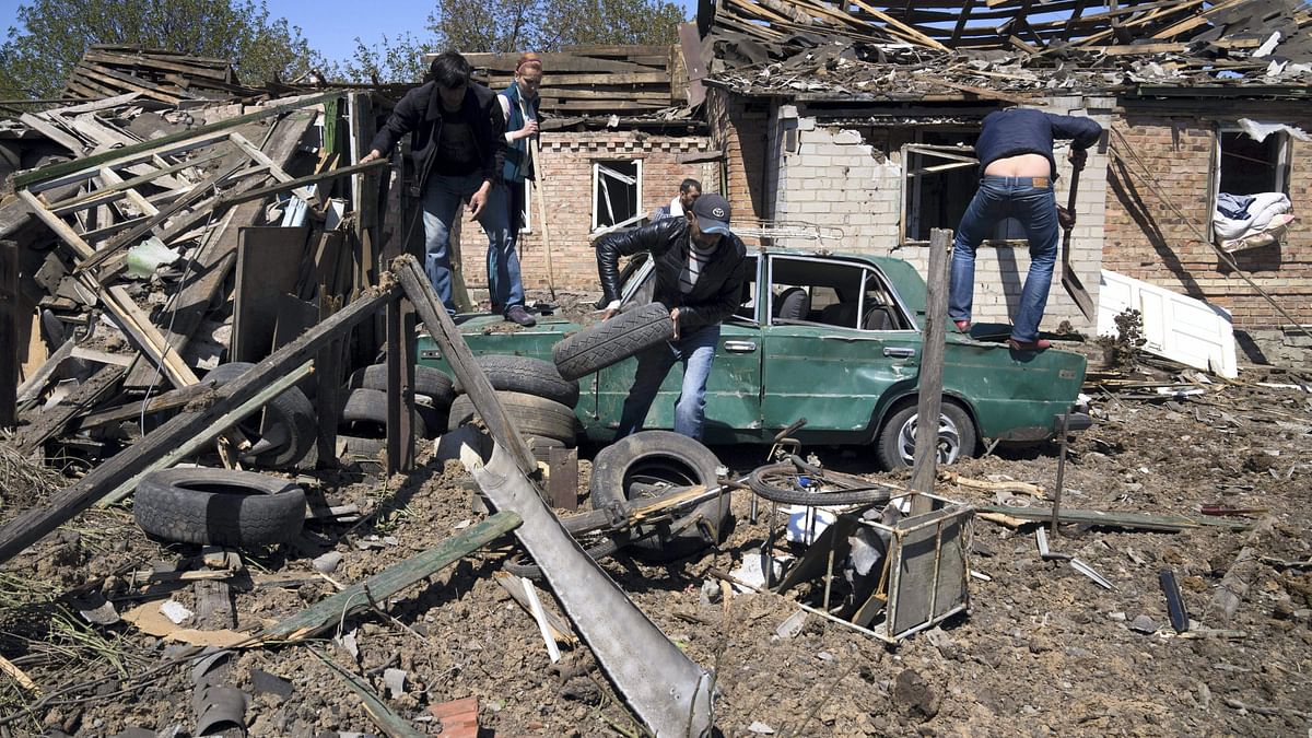Around 60 Feared Dead After School Bombed in Lugansk in East Ukraine: Governor