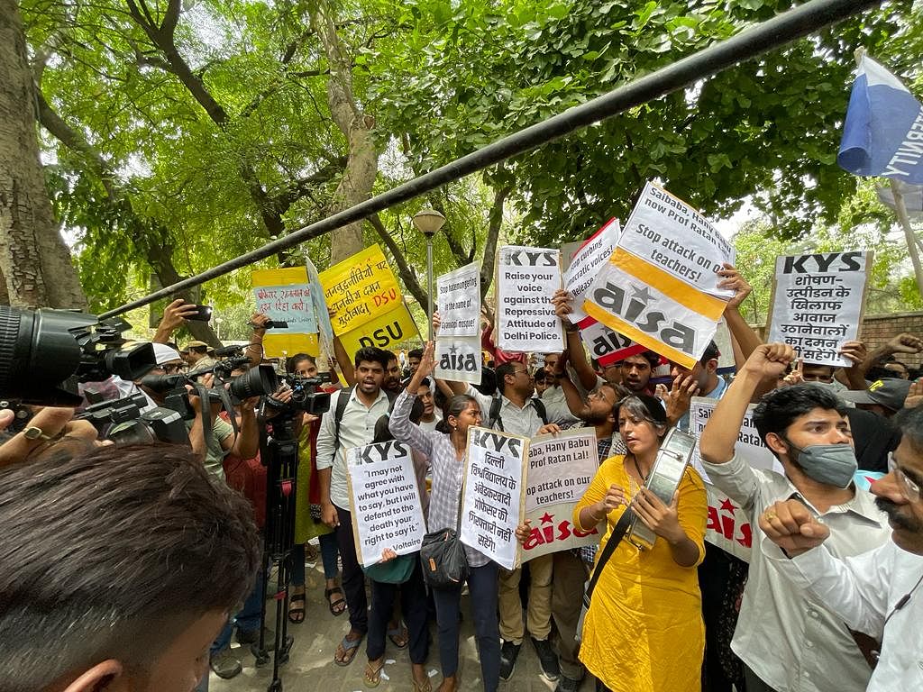 <div class="paragraphs"><p>Students protest outside Arts Faculty.</p></div>