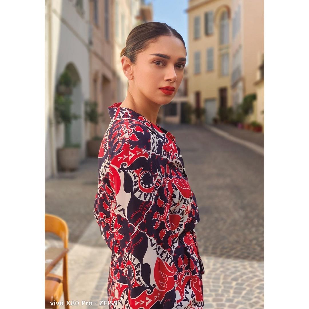 Deepika Padukone Cannes 2022: Cannes diary: Deepika adds sparkle with  Cartier necklace, Aditi Rao Hydari brings pop of pink for red carpet debut  - The Economic Times