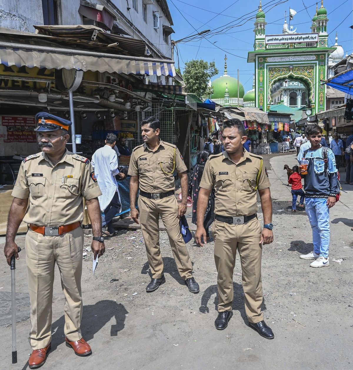 <div class="paragraphs"><p>Police personnel stand guard outside Mahim Dargah after Maharashtra Navnirman Sena called for agitation outside mosques, in Mumbai.</p></div>