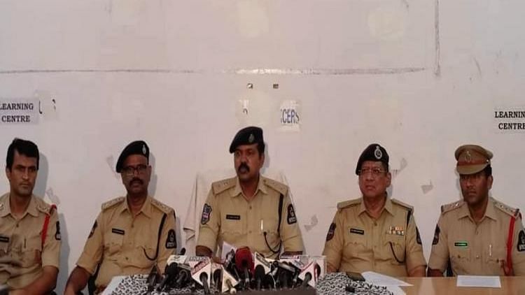 <div class="paragraphs"><p>The Hyderabad police on Saturday, 21 May, arrested four persons, including a minor, and are on the lookout for two others for the murder of a 22-year-old youth over an inter-caste love marriage.</p></div>