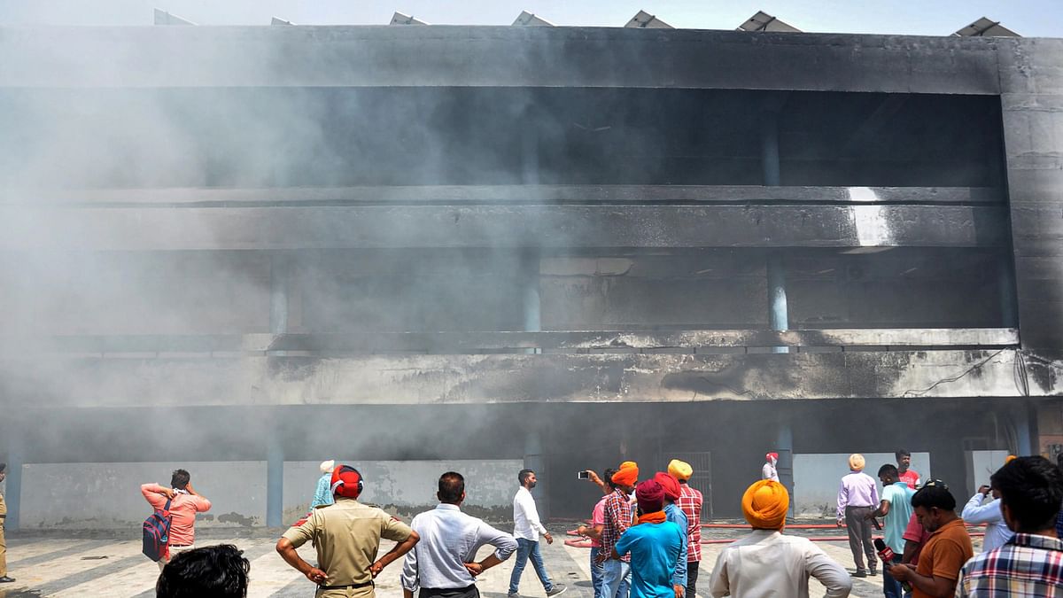 Massive Fire Erupts at Amritsar's Guru Nanak Dev Hospital, Patients Evacuated