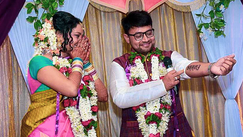 Meet Sanjana & Vinod, Who Connected Online But Sealed The Deal in a Mumbai Bar