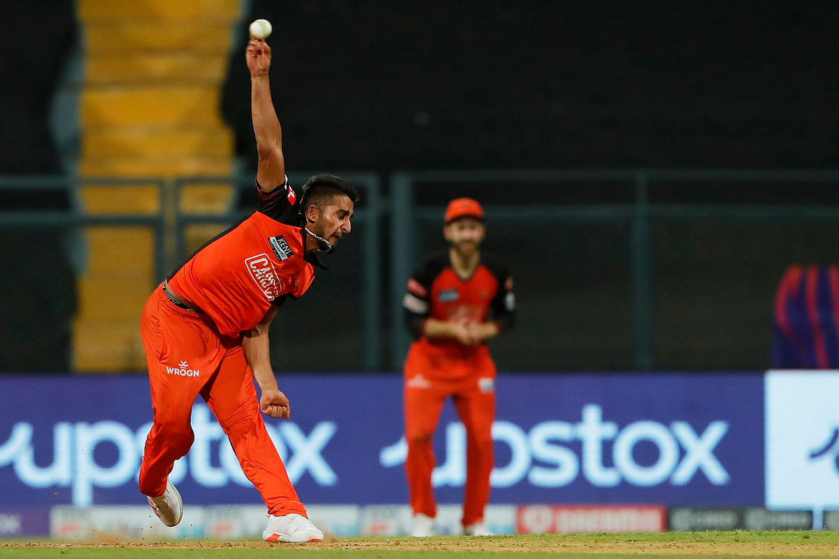 Bhuvneshwar Kumar bowled a wicket-maiden in the 19th over of the game for SRH.