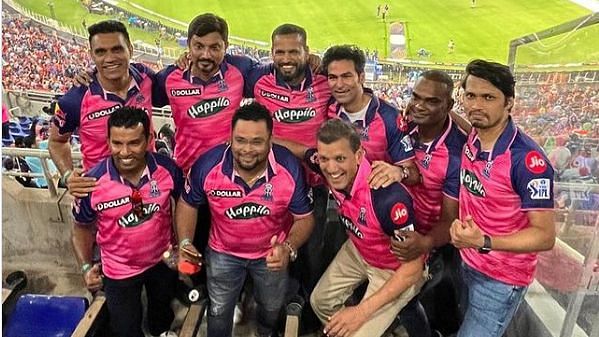 IPL 2022: 2008 Rajasthan Team Come to Support Current Squad for the Final
