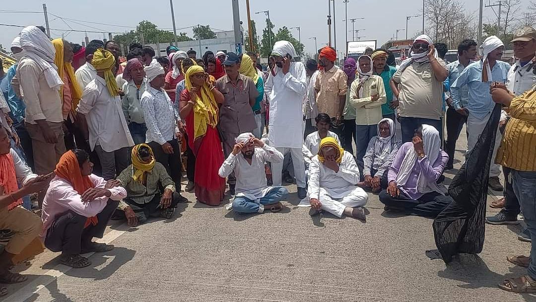 <div class="paragraphs"><p>Two tribal men were lynched over suspicions of cow slaughter in Madhya Pradesh's Seoni district on Monday, 2 May.</p></div>