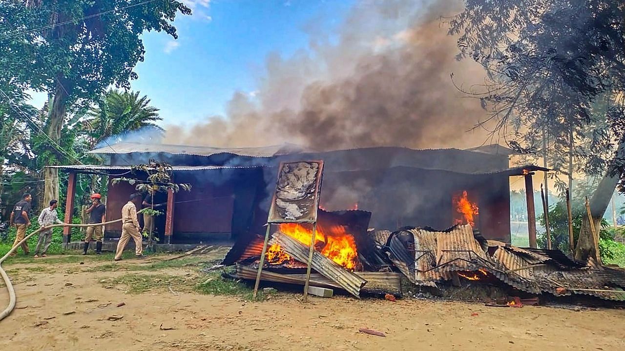 <div class="paragraphs"><p>Batadrava police station was set on fire following the alleged death of Safiqul Islam in police custody. </p></div>