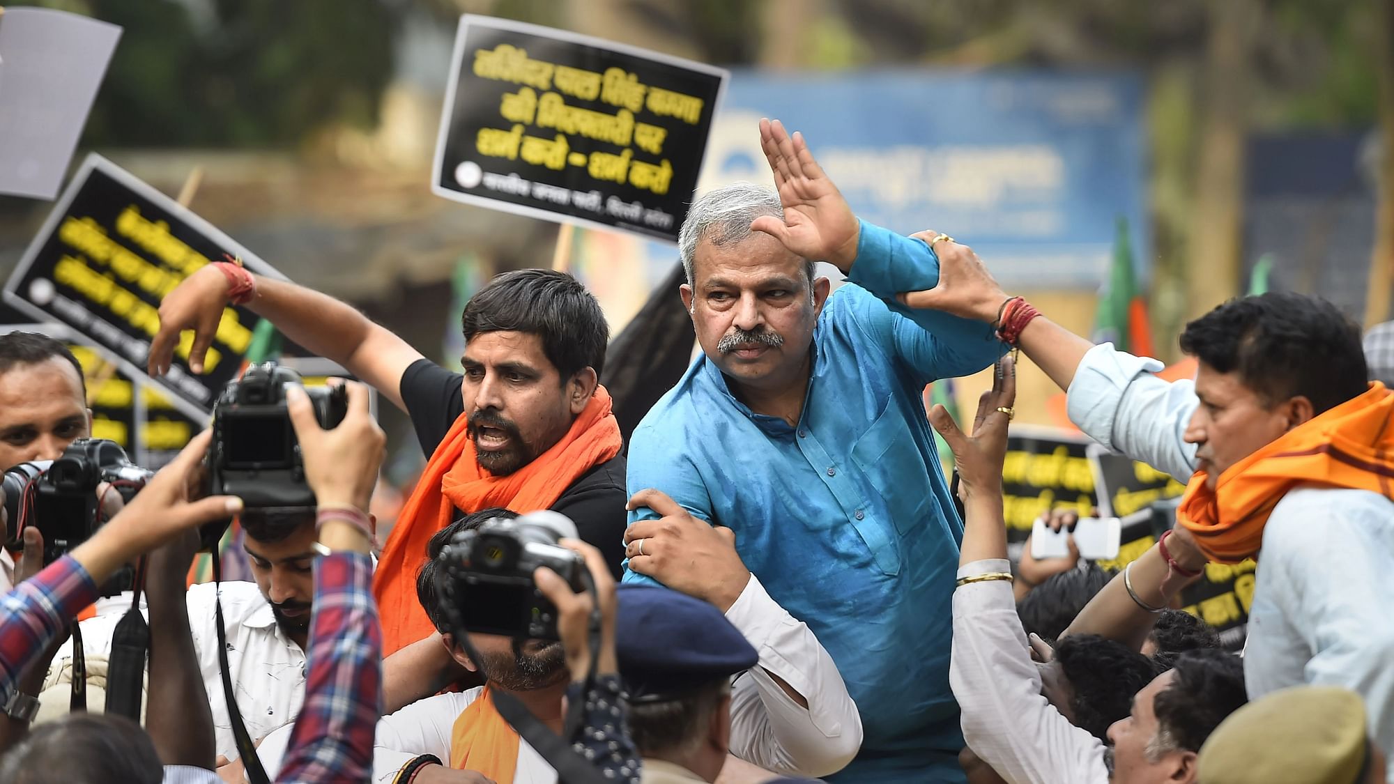<div class="paragraphs"><p>BJP President Adesh Gupta and LOP Ramvir Singh Bidhuri along with other senior leaders demonstrate against arrest of party spokesperson Tajinder Pal Singh Bagga, outside AAP office in New Delhi, Friday, 6 May.</p></div>