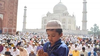 Four Tourists Booked for Offering Namaz at Shahi Mosque on Taj Mahal Premises