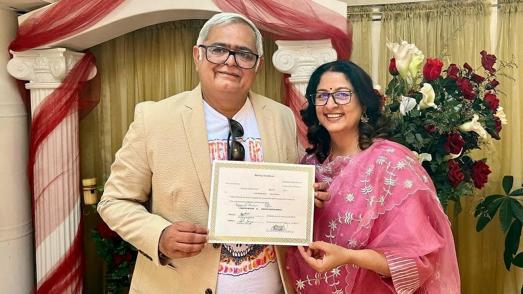 <div class="paragraphs"><p>Hansal Mehta gets married to Safeena Husain.</p></div>