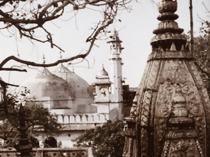 <div class="paragraphs"><p>Kashi Vishwanath temple and Gyanvapi mosque overlooking each other&nbsp;</p></div>