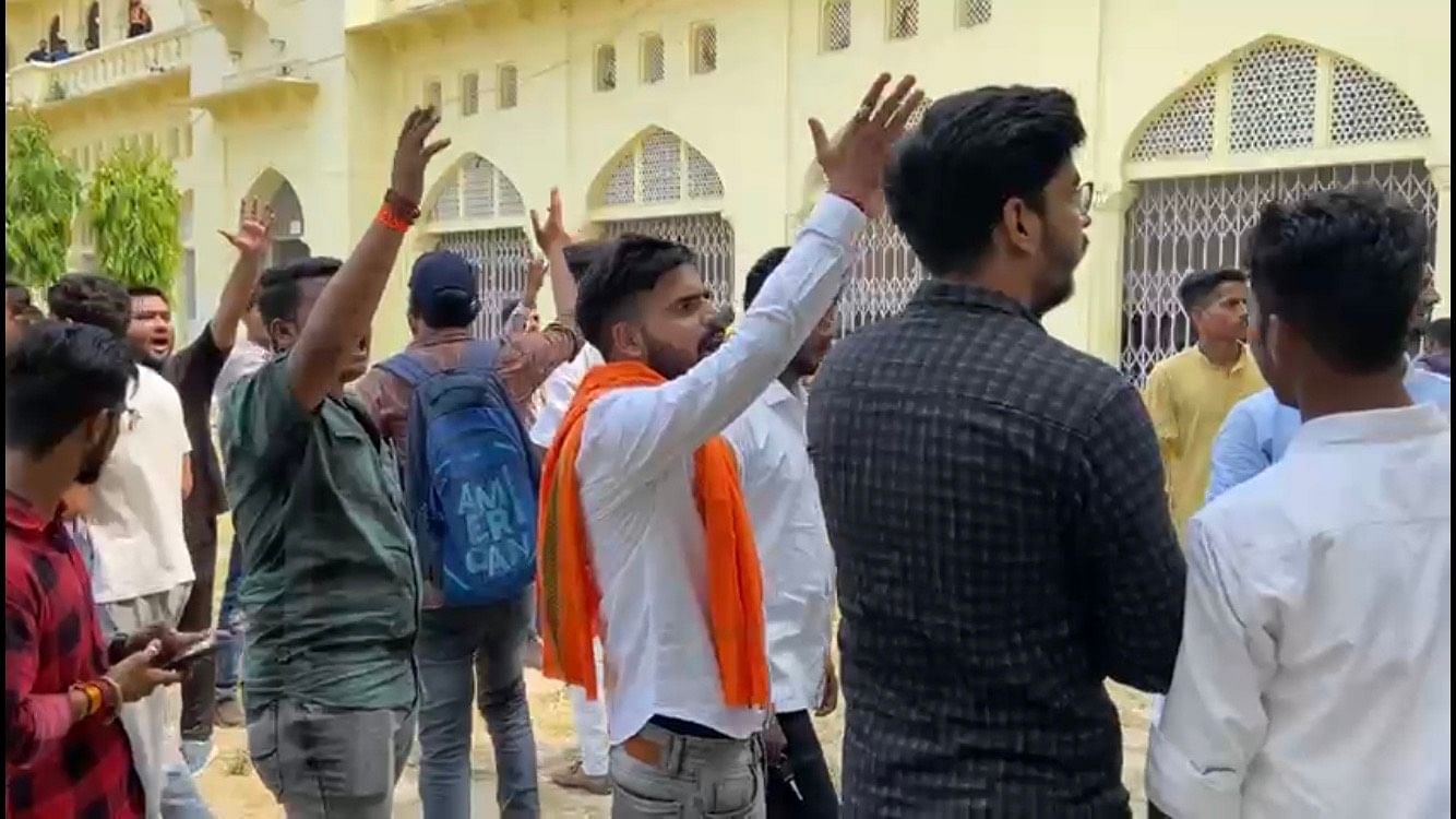 <div class="paragraphs"><p>Workers of the ABVP protesting in the Lucknow University campus on Tuesday, 10 May.</p></div>
