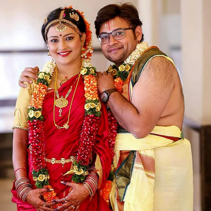 Meet Sanjana & Vinod, Who Connected Online But Sealed The Deal in a Mumbai Bar