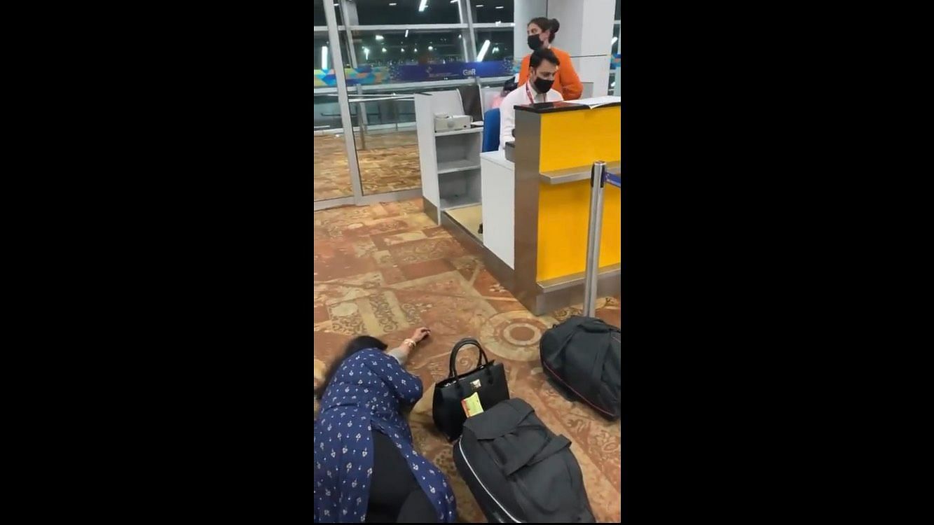 <div class="paragraphs"><p>The video was shared on Instagram by Vipul Bhimani, who was also scheduled to board an Air India flight along with his aunt and cousin. He claimed in the post that there were some technical issues at the security check-in point.</p></div>
