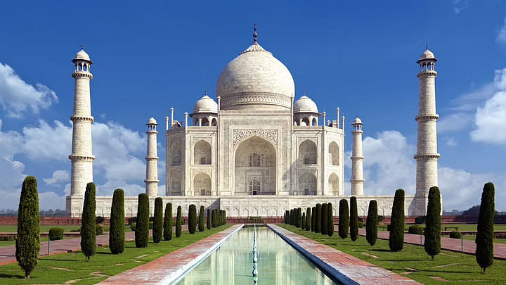 <div class="paragraphs"><p>Taj Mahal</p></div>