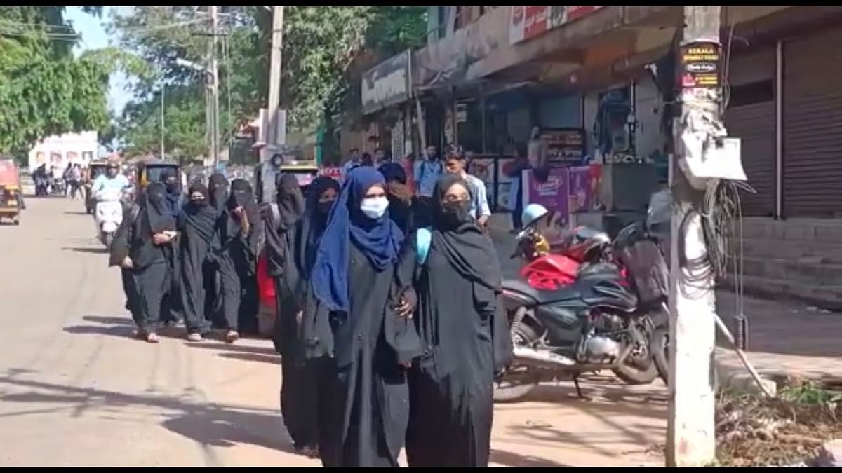 Karnataka: 13 Muslim Students Denied Entry Into Mangalore Univ Wearing Hijabs
