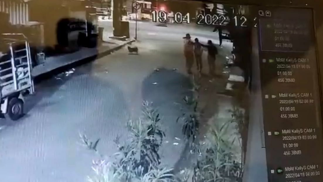 Chennai Custodial Death: CCTV Visuals Show Police Chasing and Beating Vignesh
