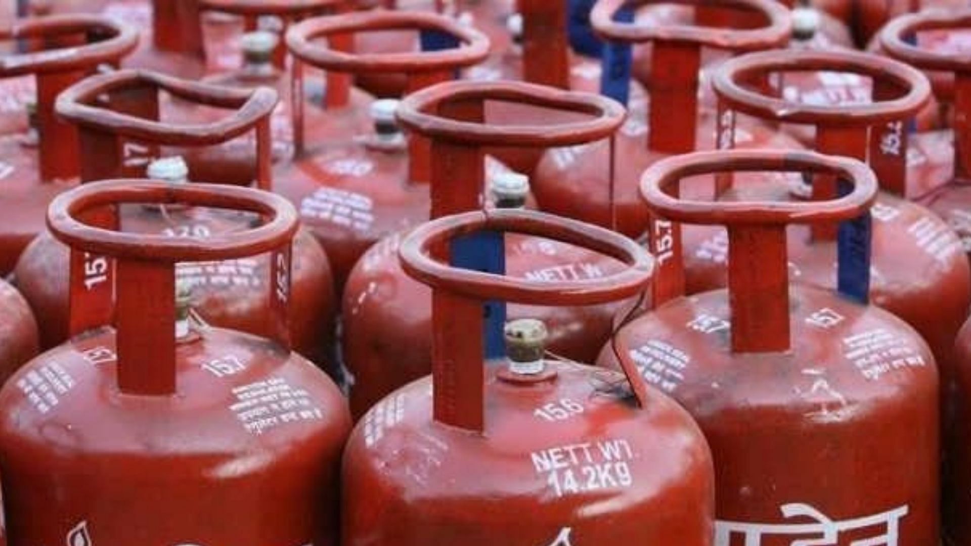 <div class="paragraphs"><p>The rates of 14.2 kg domestic LPG cylinder price have been raised upwards by Rs 50</p></div>