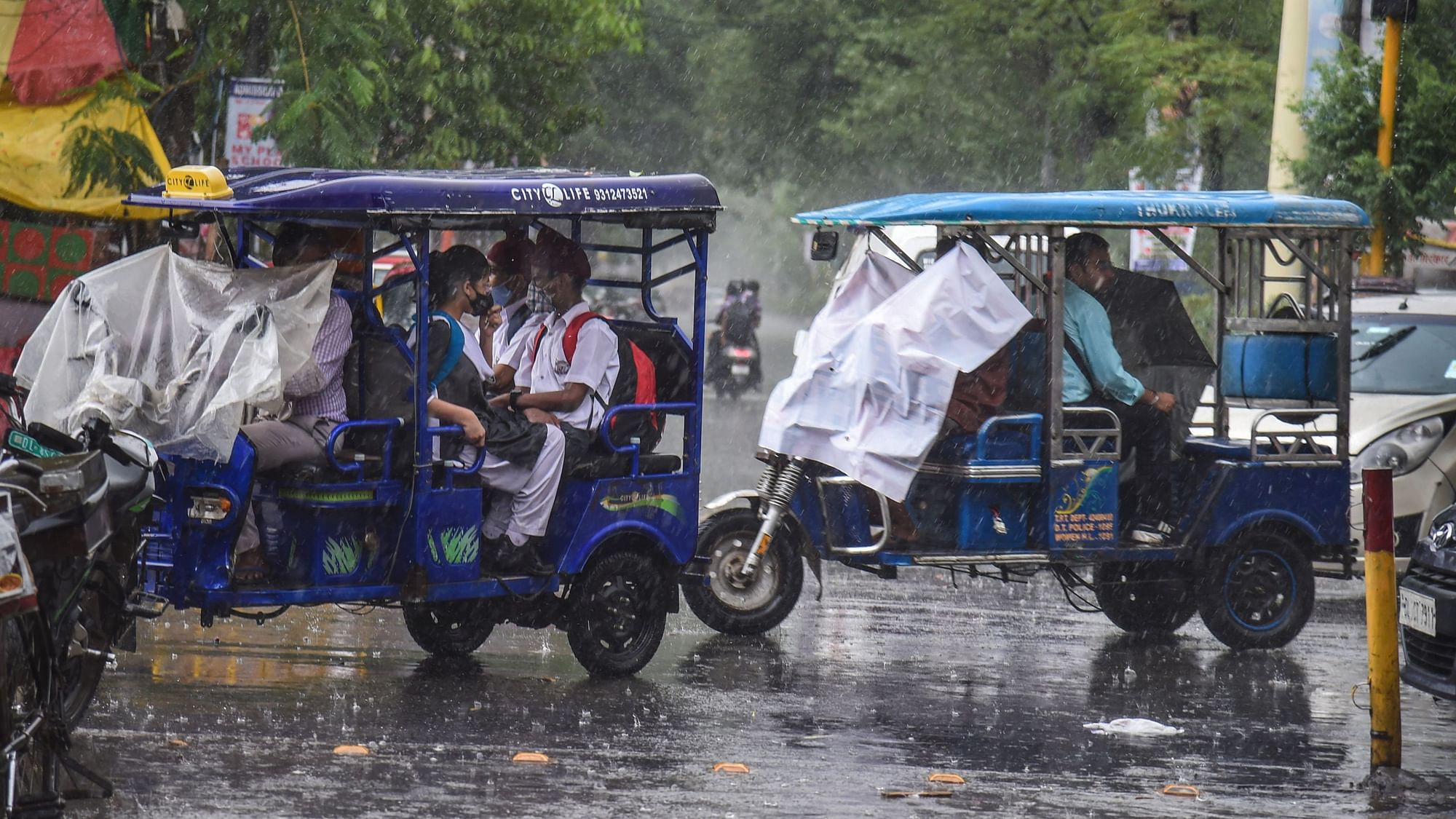 <div class="paragraphs"><p>New Delhi: Electric rickshaws ply amidst rain that fell in parts of the national capital, bringing respite from the heatwave, in New Delhi, Wednesday, 4 May 4.</p></div>