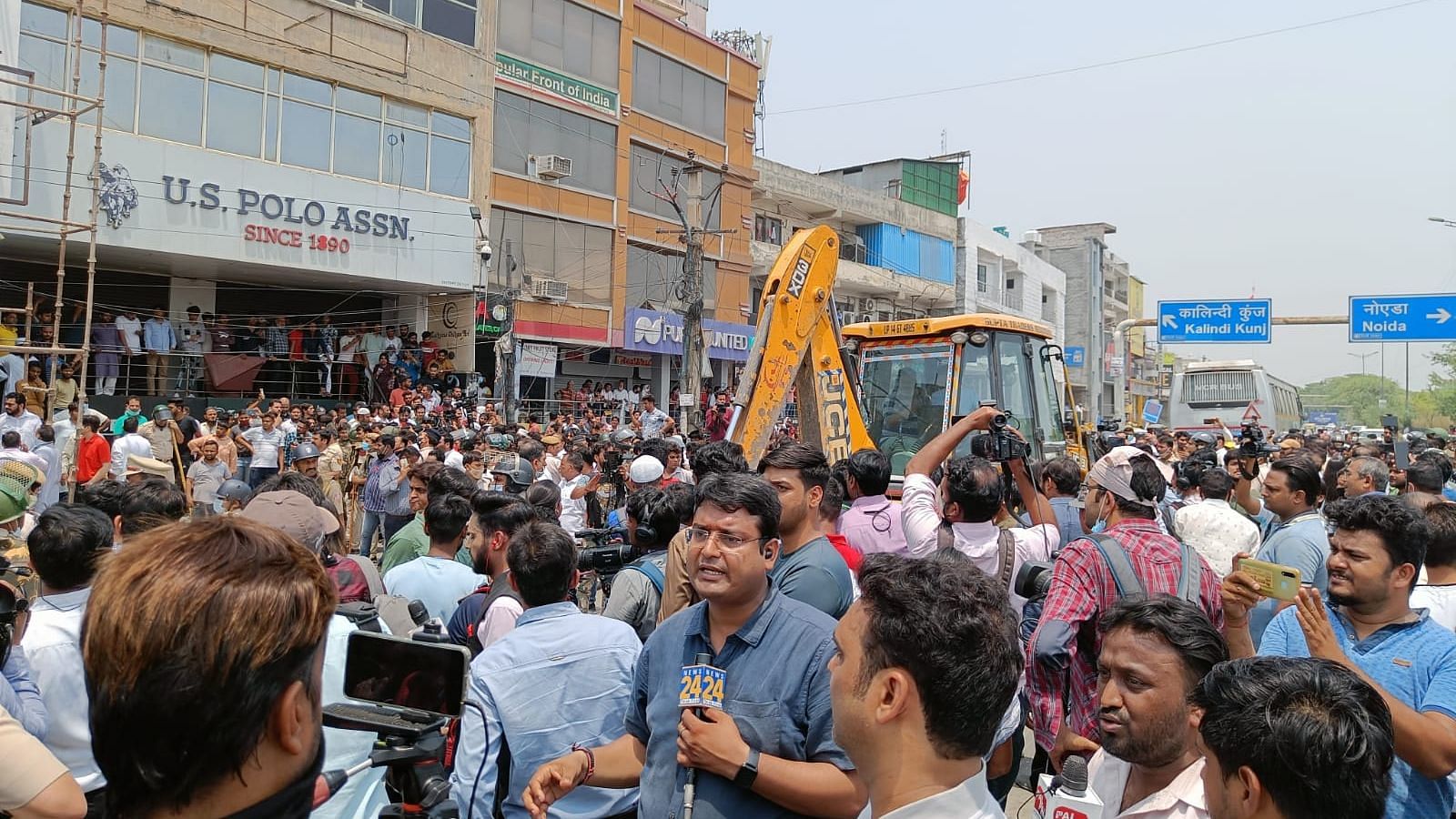 <div class="paragraphs"><p>A demolition drive scheduled to raze illegal structures in Delhi's Shaheen Bagh on Monday, 9 May, was cancelled amid protests.</p></div>