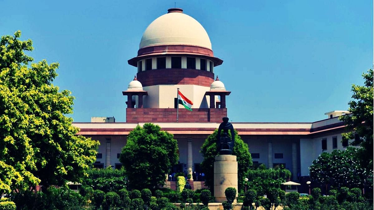 SC Refers Delhi-Centre Dispute Over Control of Services to Constitution Bench
