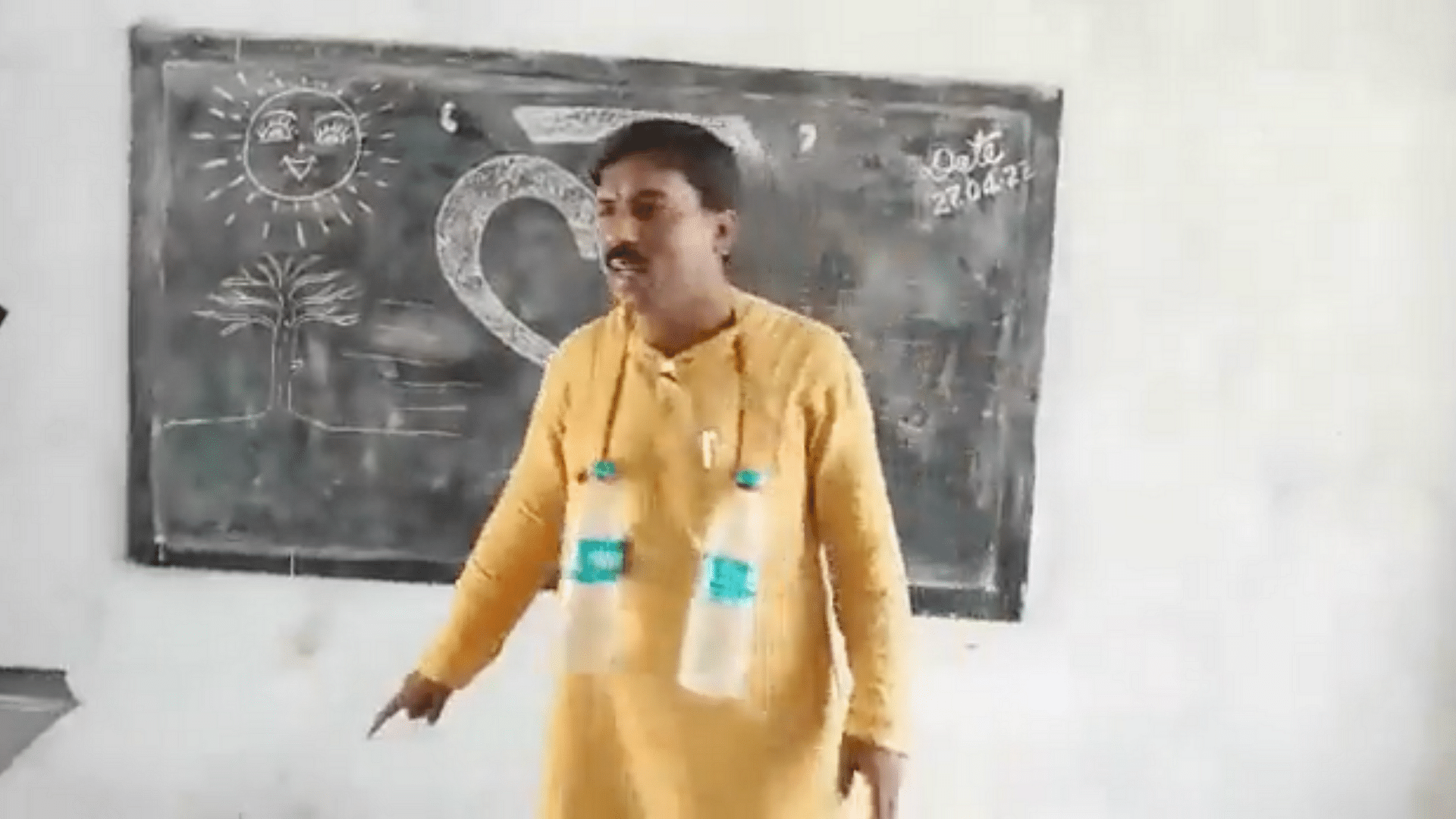<div class="paragraphs"><p>Bihar teacher recites poem to educate students about heatwave.</p></div>