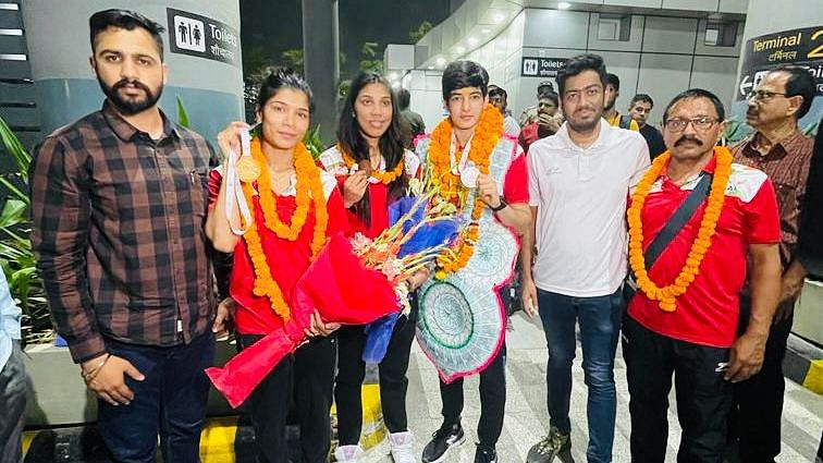 <div class="paragraphs"><p>Pugilists Nikhat Zareen, Manisha Moun, and Parveen Hooda were given a rousing welcome by Sports Authority of India officials and fans.</p></div>
