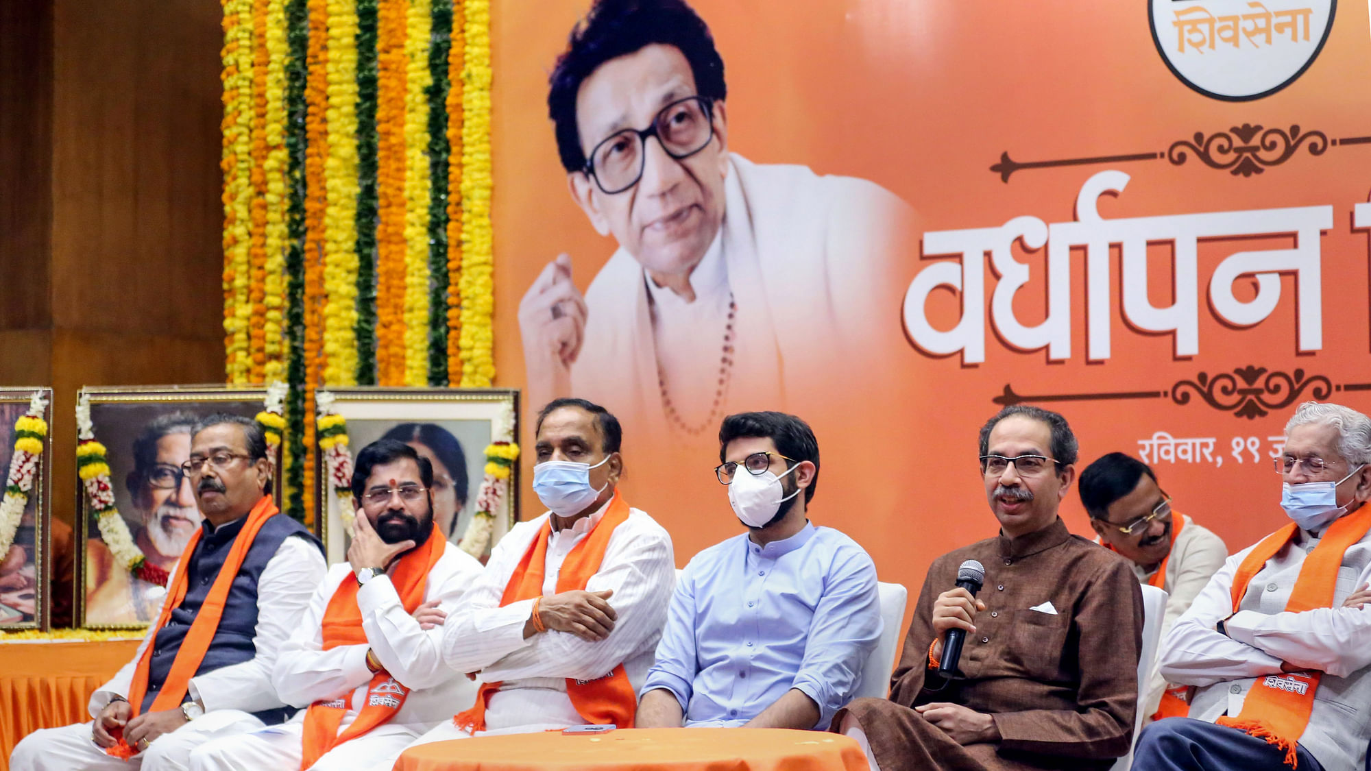 <div class="paragraphs"><p>The deadlock continues between the <a href="https://www.thequint.com/big-story/rebellion-in-shiv-sena">Shiv Sena leadership</a> and the group of rebel MLAs led by Eknath Shinde.</p></div>