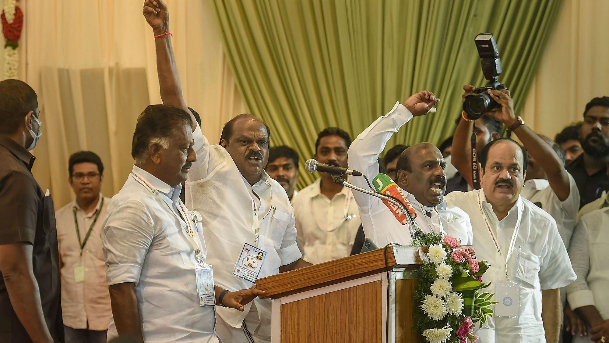<div class="paragraphs"><p>Amid the commotion, the Executive and General Council meetings of the main Opposition AIADMK in Tamil Nadu commenced in Chennai.</p></div>